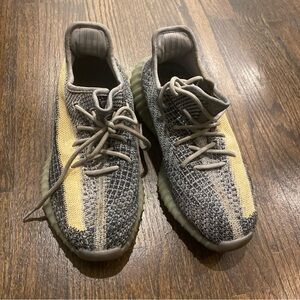 Men’s Yezzy sneakers 8.5